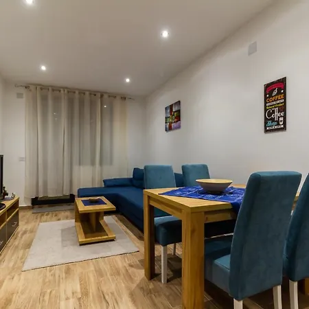 Binis Apartment *