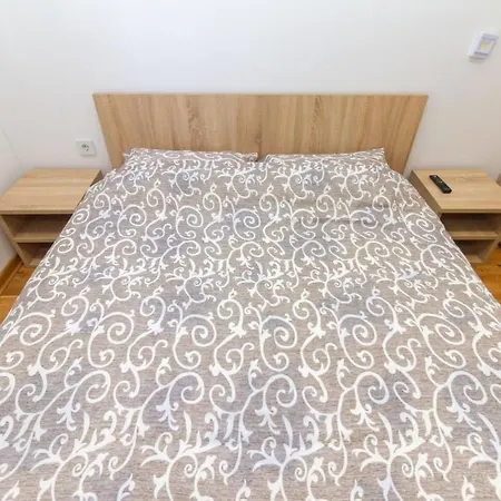 Binis Apartment