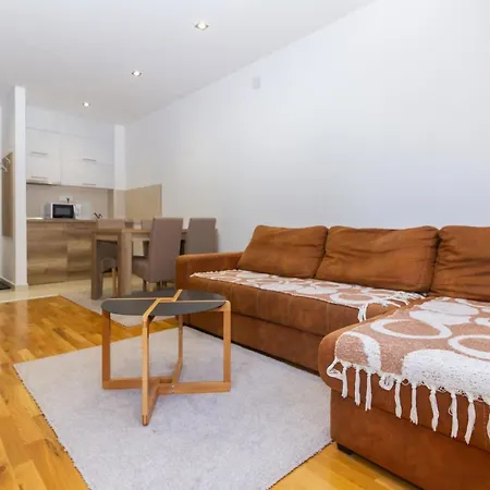 Apartment Binis *