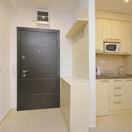 Binis Apartment *