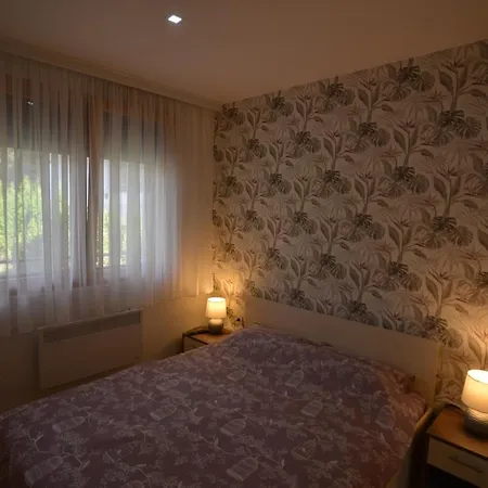 Binis Apartment