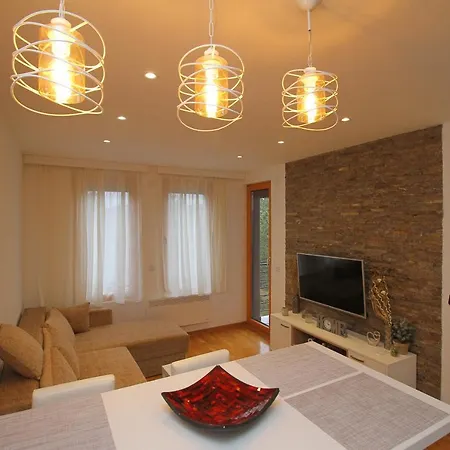 Binis 兹拉蒂博尔